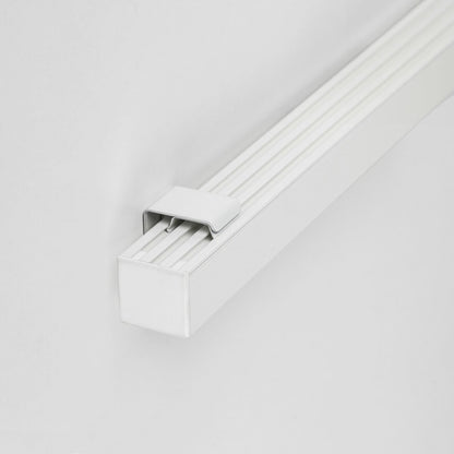 KLUŚ Befestigungsclip GIP-STN-90D, weiß, rostfreier Stahl – Detail-/Anwendungsbild