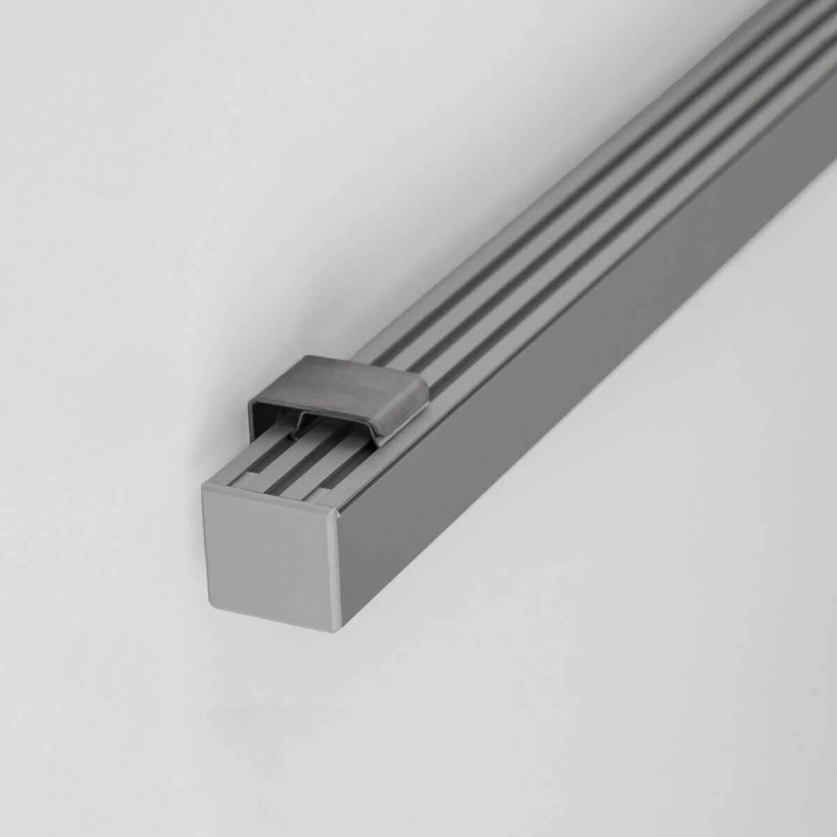 KLUŚ Befestigungsclip GIP-STN-90D, silbern, rostfreier Stahl – Detail-/Anwendungsbild